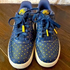 Womens Nike Air Force 1’s, Size 6, Like new!!